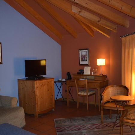 Hotel Sara De Ur La Cabrera Exteriör bild