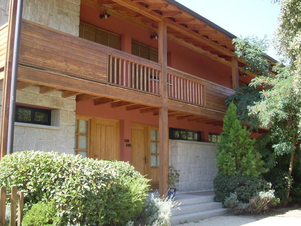 Hotel Sara De Ur La Cabrera Exteriör bild