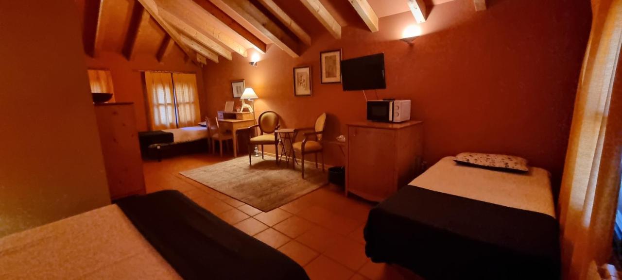 Hotel Sara De Ur La Cabrera Exteriör bild