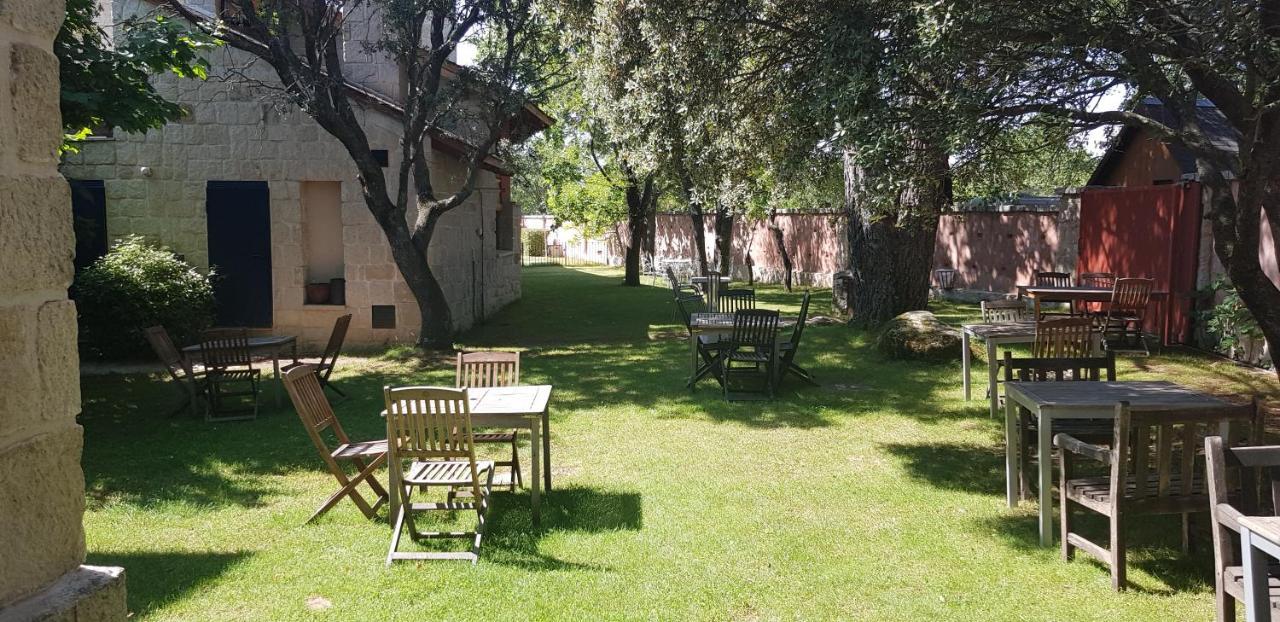 Hotel Sara De Ur La Cabrera Exteriör bild