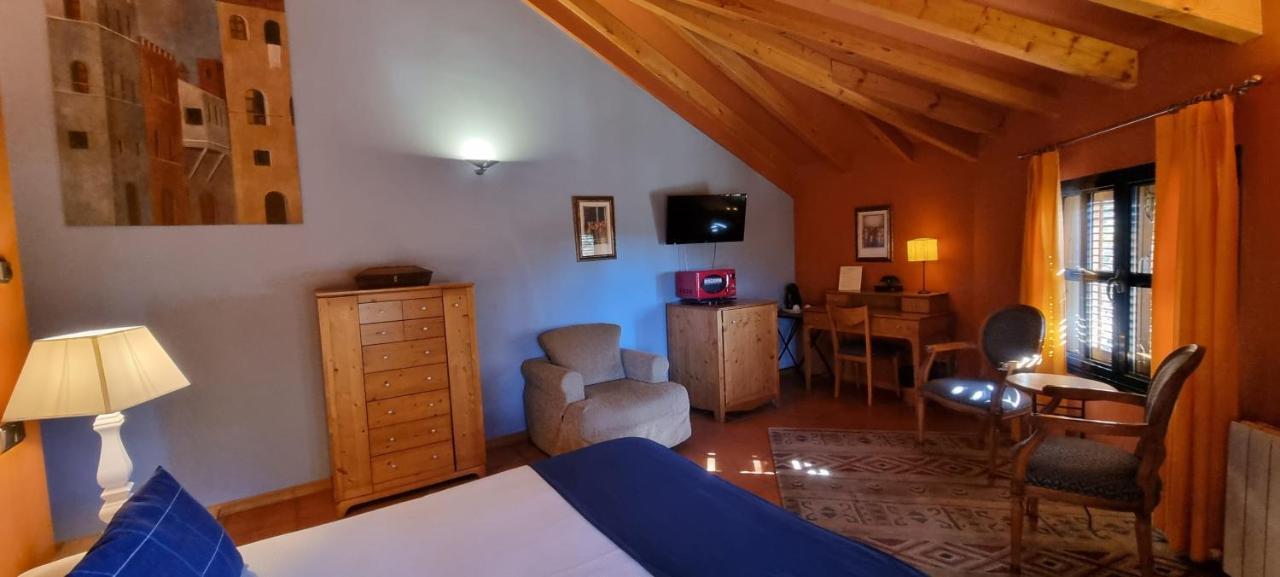 Hotel Sara De Ur La Cabrera Exteriör bild