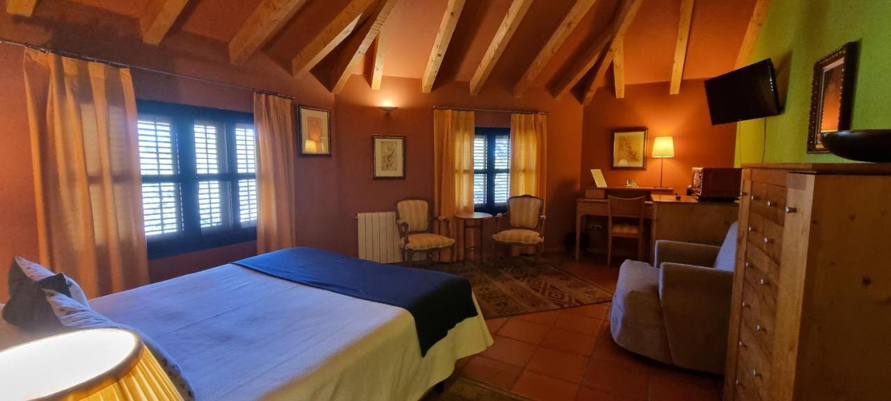 Hotel Sara De Ur La Cabrera Exteriör bild