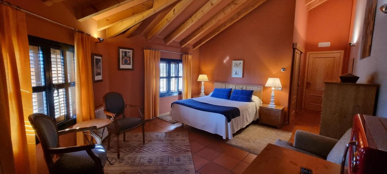 Hotel Sara De Ur La Cabrera Exteriör bild