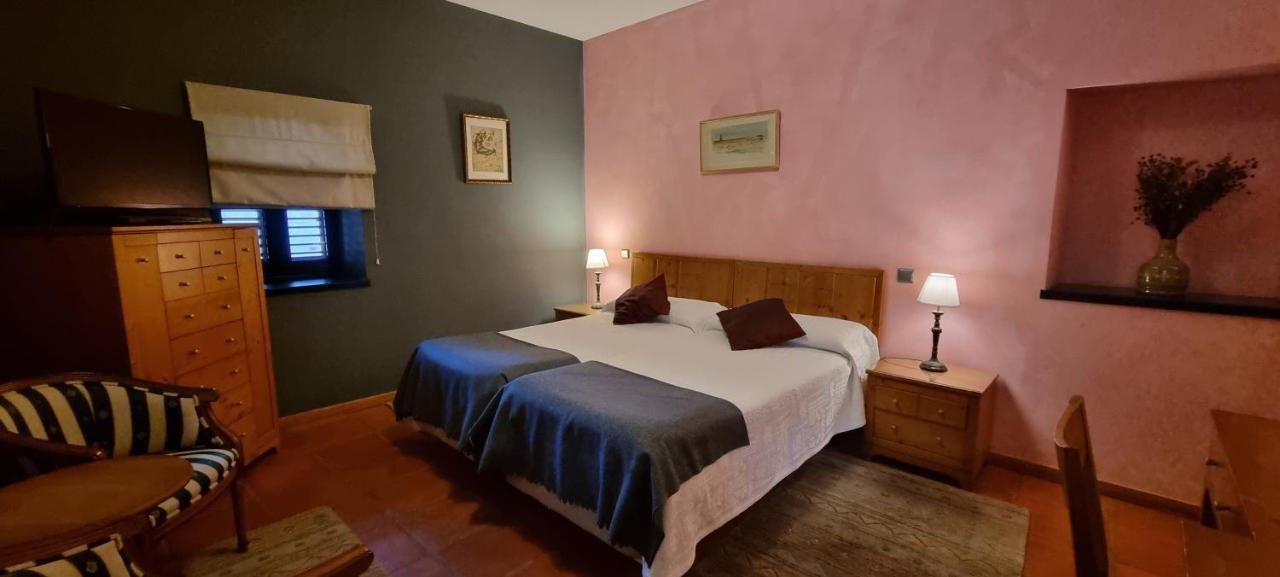 Hotel Sara De Ur La Cabrera Exteriör bild