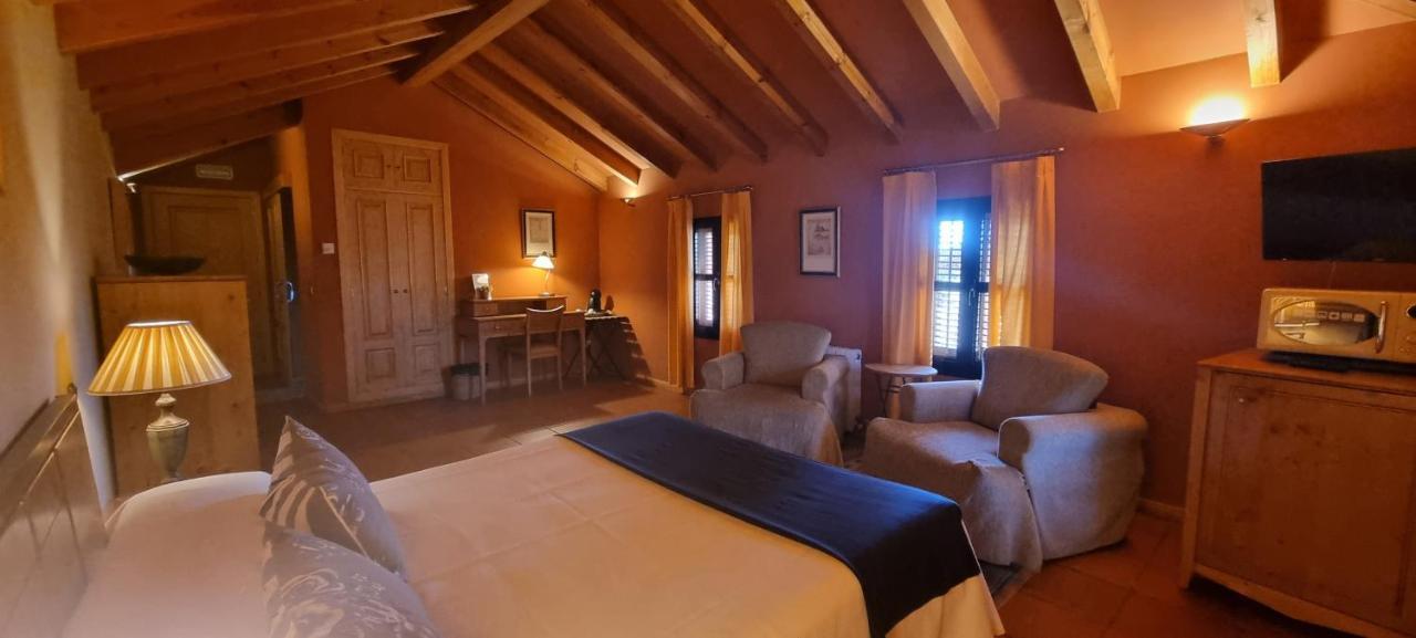 Hotel Sara De Ur La Cabrera Exteriör bild
