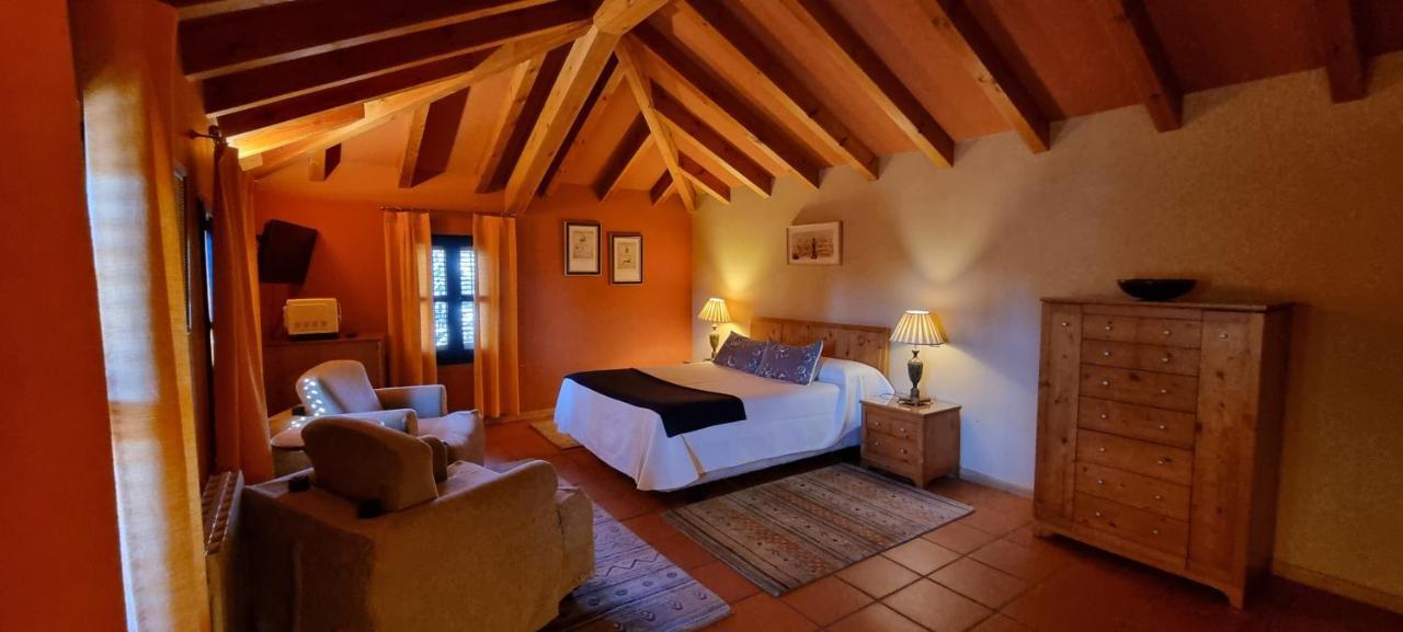 Hotel Sara De Ur La Cabrera Exteriör bild