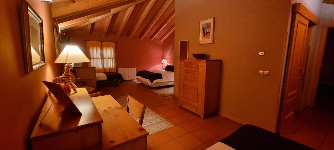 Hotel Sara De Ur La Cabrera Exteriör bild