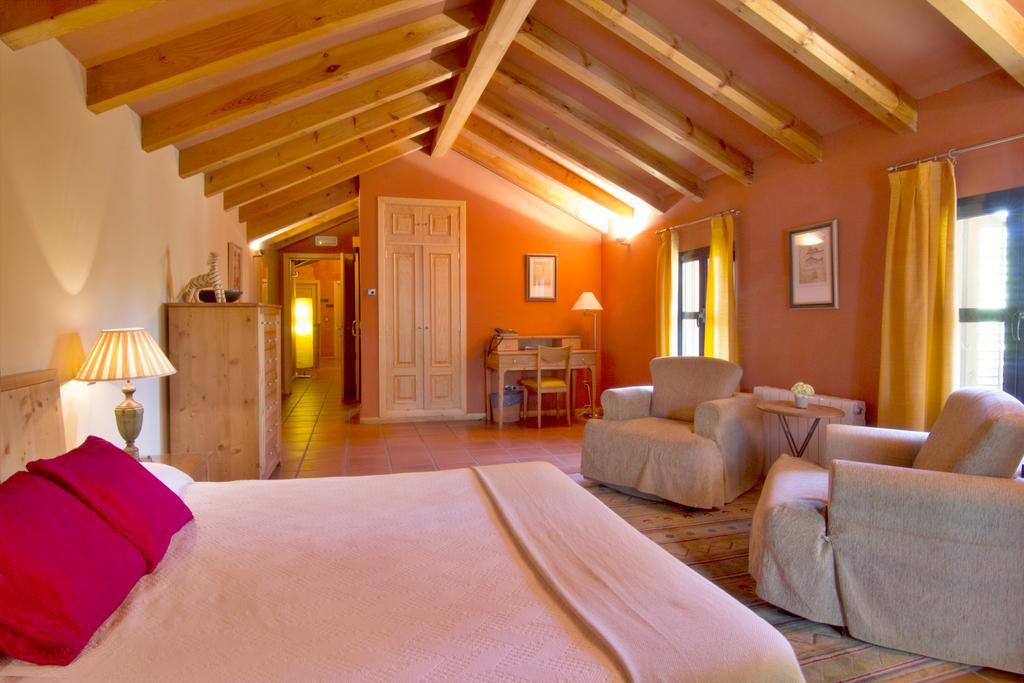 Hotel Sara De Ur La Cabrera Exteriör bild