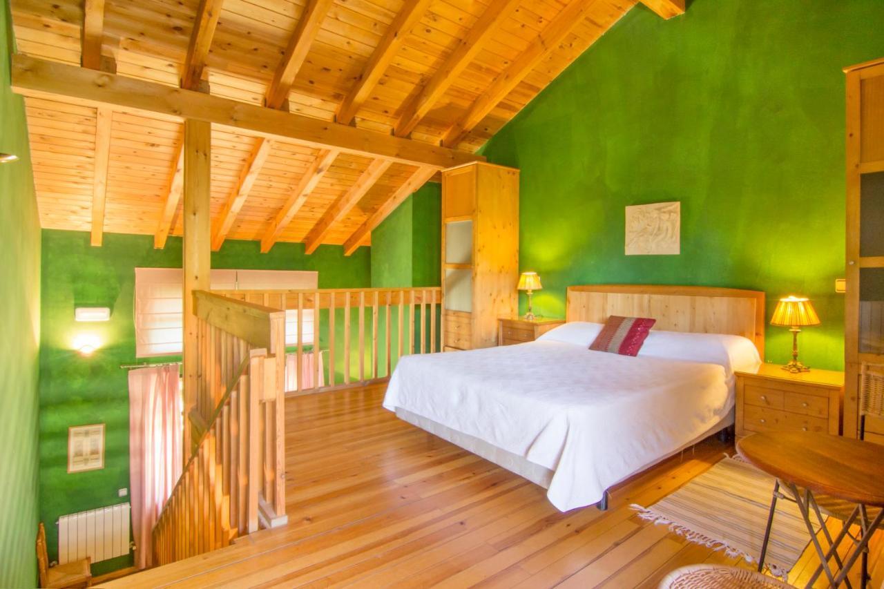Hotel Sara De Ur La Cabrera Exteriör bild