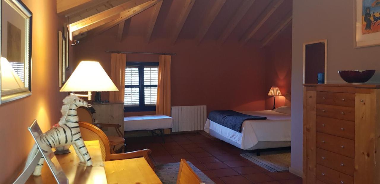 Hotel Sara De Ur La Cabrera Exteriör bild