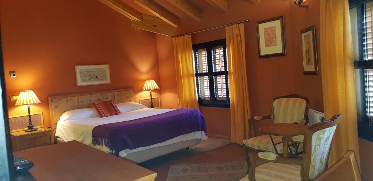 Hotel Sara De Ur La Cabrera Exteriör bild