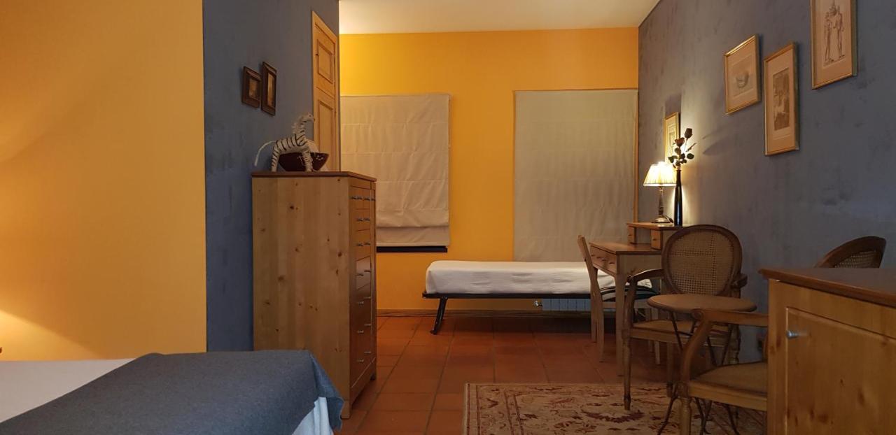 Hotel Sara De Ur La Cabrera Exteriör bild