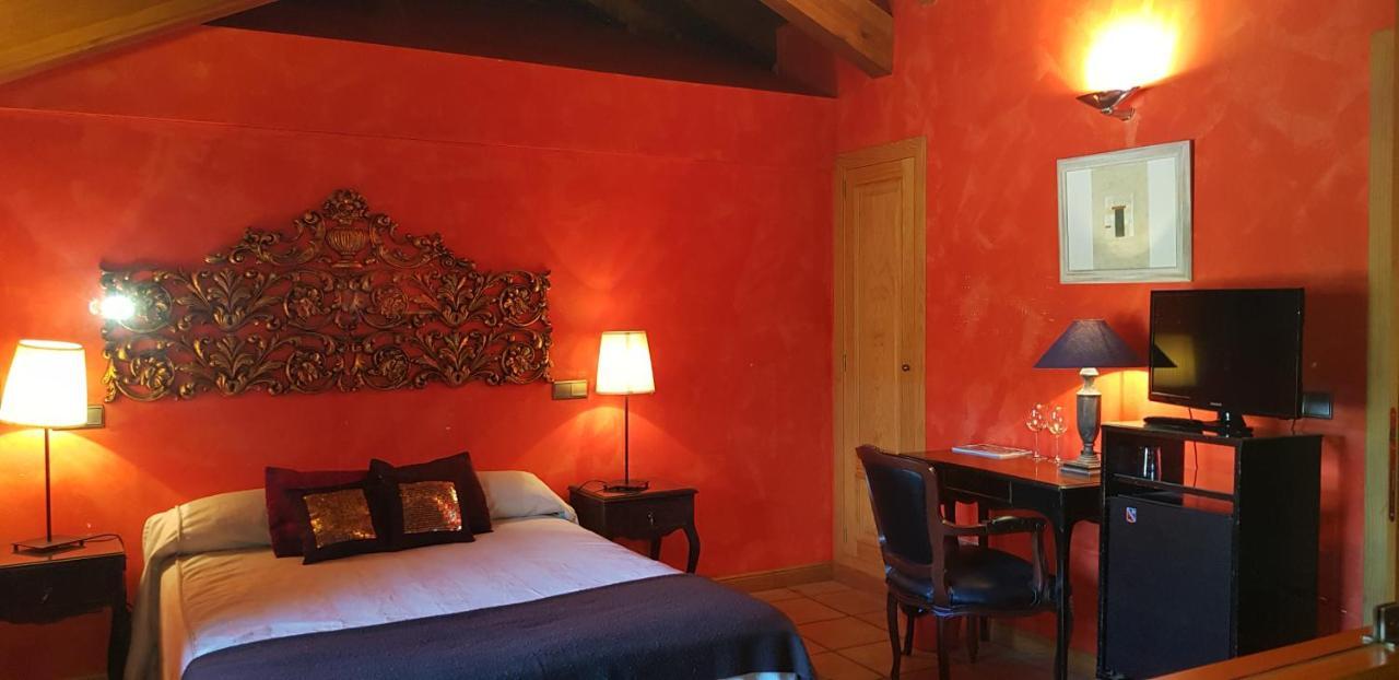 Hotel Sara De Ur La Cabrera Exteriör bild
