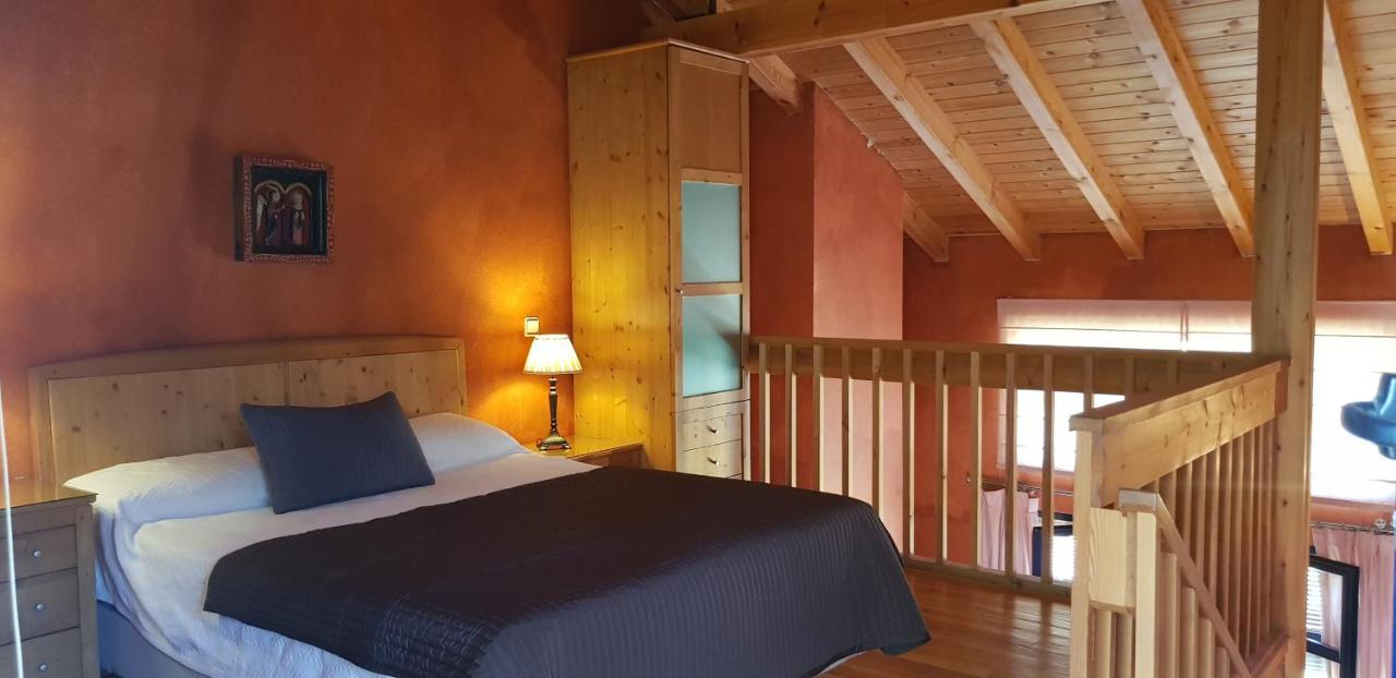 Hotel Sara De Ur La Cabrera Exteriör bild