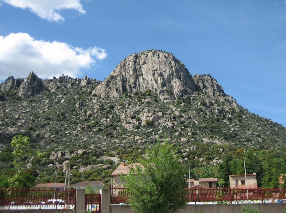 Hotel Sara De Ur La Cabrera Exteriör bild
