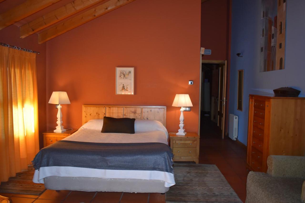 Hotel Sara De Ur La Cabrera Exteriör bild