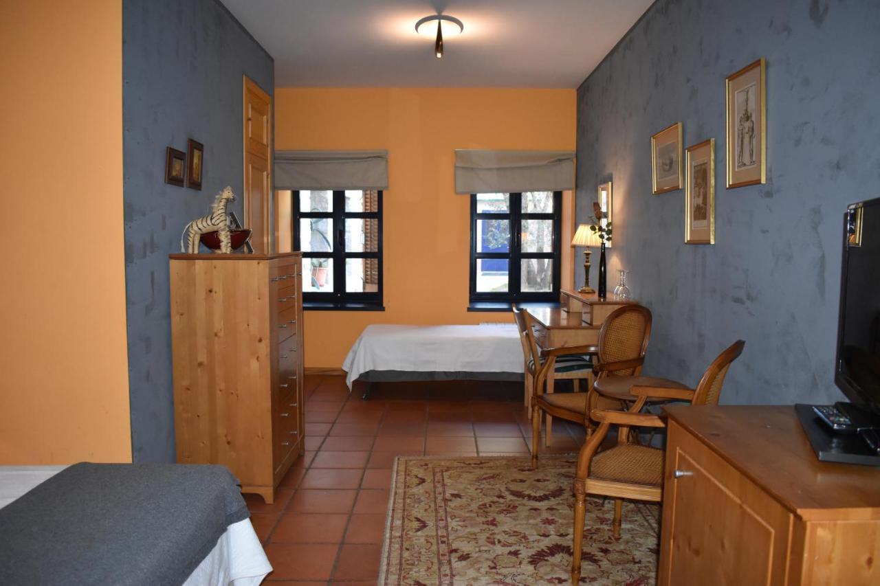Hotel Sara De Ur La Cabrera Exteriör bild