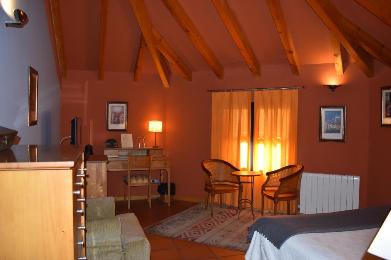 Hotel Sara De Ur La Cabrera Exteriör bild