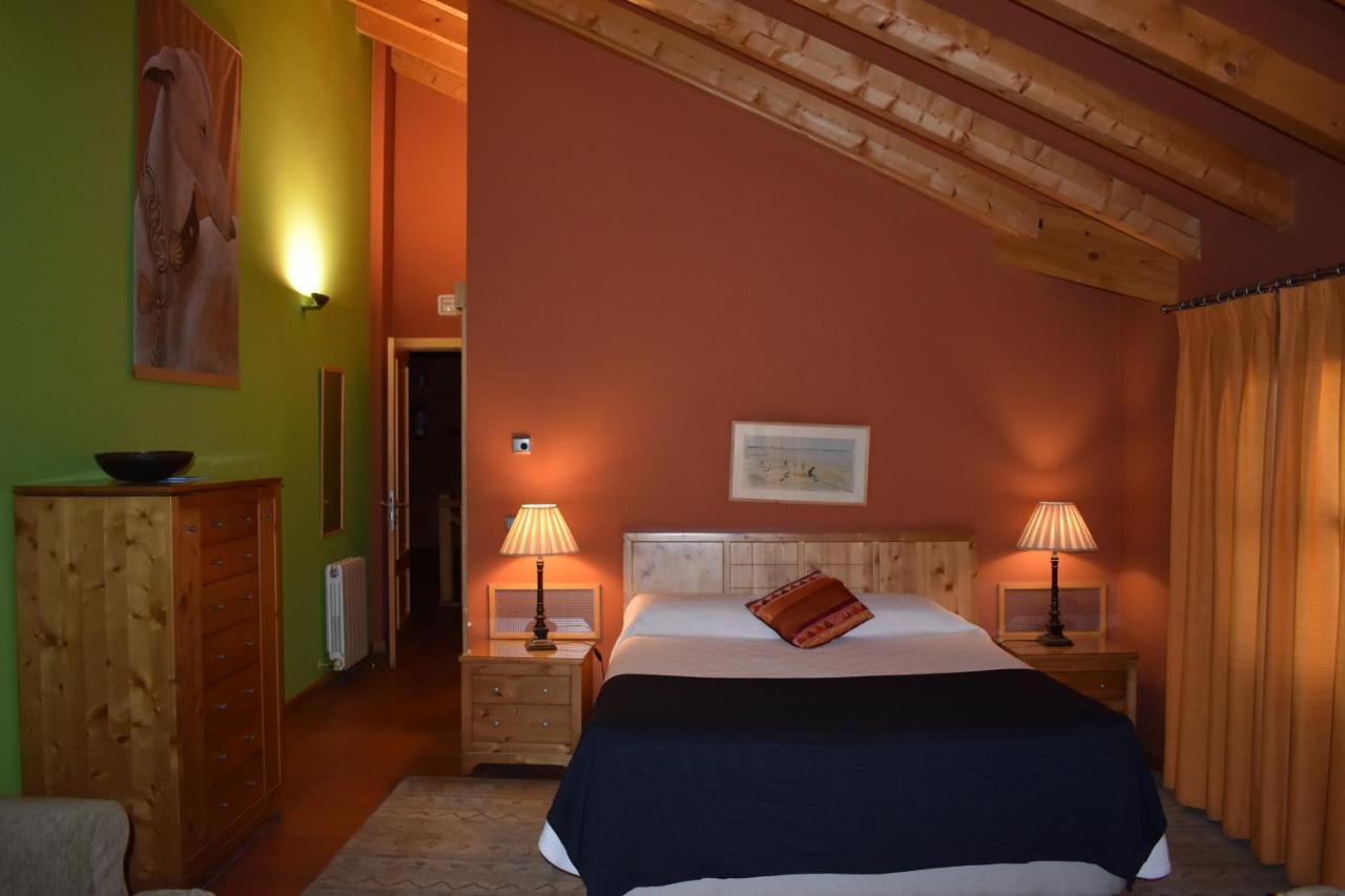 Hotel Sara De Ur La Cabrera Exteriör bild
