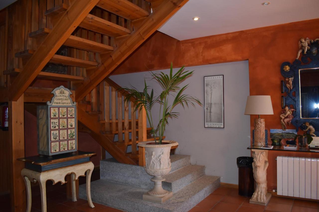 Hotel Sara De Ur La Cabrera Exteriör bild